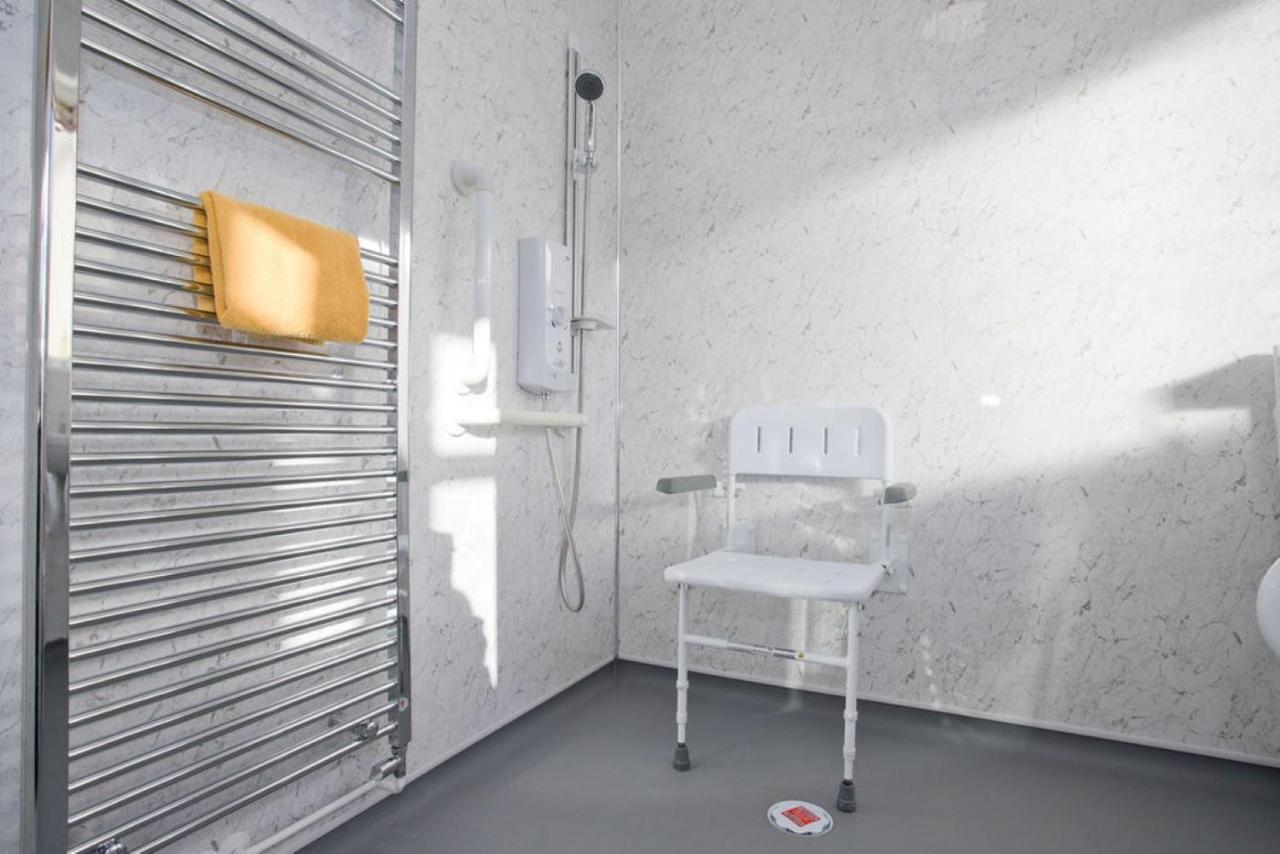 Hilda'S Retreat Accessible Wheel Chair Friendly With Hoist بول المظهر الخارجي الصورة